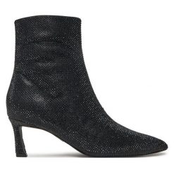 Botki Steve Madden. Czarne botki damskie Steve Madden, bez obcasa, na szpilce, bez zapięcia. Za 549.99 zł.