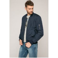 Tommy Jeans - Kurtka bomber. Kurtki męskie marki Tommy Jeans. W wyprzedaży za 329.90 zł.