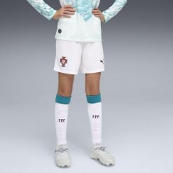 Młodzieżowe szorty reprezentacji Portugalii 2026 PUMA. Biała szorty męskie Puma, m, bez wzorów, z materiału, klasyczne. Za 224.50 zł.