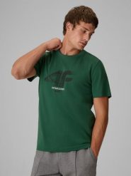 4F T-shirt regular z nadrukiem męski - zielony XL. Zielone koszulki sportowe męskie 4f, m, bez wzorów, z bawełny, bez kołnierzyka, bez ramiączek, trekkingowe. Za 69.99 zł.