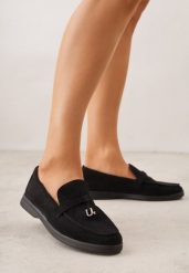 Czarne Mokasyny z Imitacji Zamszu z Ozdobnym Przeszyciem i Zawieszką Veleyra. Czarne mokasyny damskie Born2be, z jeansu, biznesowe. Za 89.99 zł.