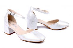 RIEKER 44762-90 silver/platinum, czółenka damskie. Szare czółenka damskie Rieker, bez wzorów, bez obcasa, na obcasie, bez zapięcia. Za 319.90 zł.