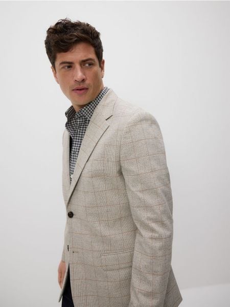 Marynarka slim fit w kratę - beżowy. Brązowe marynarki męskie Reserved, bez wzorów, z elastanu. W wyprzedaży za 239.99 zł.