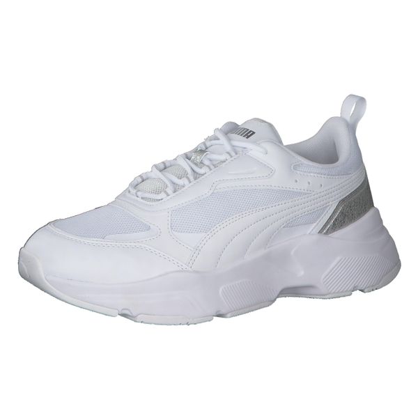 Buty do chodzenia damskie Puma Cassia Distressed. Białe obuwie sportowe damskie Puma, bez wzorów, z materiału, trekkingowe. Za 365.00 zł.