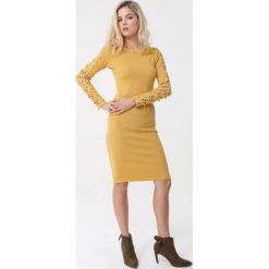 Żółta Sukienka Reina. Żółte sukienki damskie Born2be, na jesień, l, bez wzorów, z dzianiny, bez kołnierzyka, bez ramiączek, mini. Za 99.99 zł.