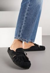Czarne Klapki Ozdobione Kokardą i Frędzlami Felindrise. Czarne klapki damskie Renee, z aplikacjami, boho, bez obcasa, na płaskiej podeszwie. Za 89.99 zł.
