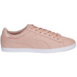 Buty do chodzenia damskie Puma Vikky Lopro Rose. Czerwone obuwie sportowe damskie Puma, bez wzorów, trekkingowe, Puma Vikky. Za 208.00 zł.