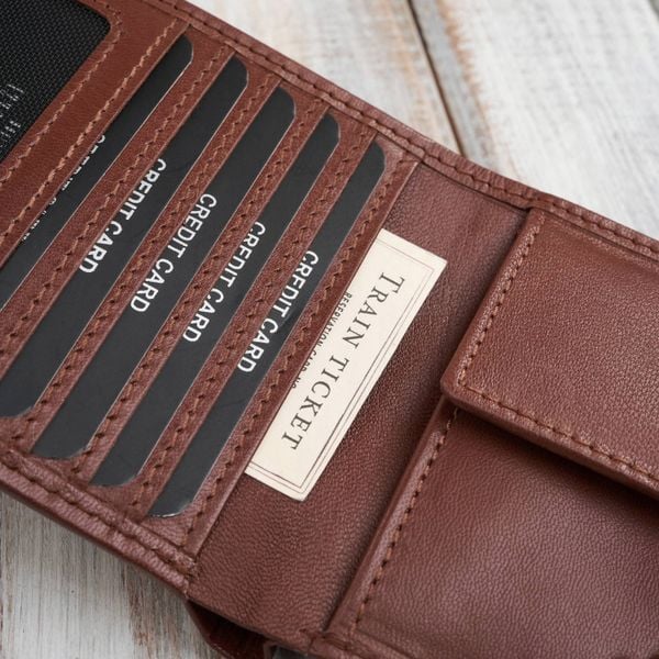 Paolo Peruzzi Poziomy portfel męski smukły w kolorze koniakowym AL-17-CG. Portfele męskie Paolo Peruzzi, bez wzorów. Za 97.66 zł.