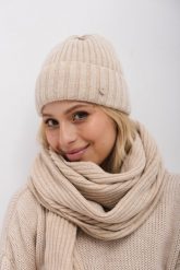 WEŁNIANA CZAPKA JESSIE BEŻOWA One size - Flawless. Brązowe czapki i kapelusze damskie Flawless, na zimę, bez wzorów, z poliamidu, eleganckie. Za 230.00 zł.