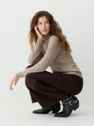 Sweter z wełny merino - brązowy. Brązowe swetry damskie Reserved, l, bez wzorów, z wełny, bez kołnierzyka, bez ramiączek, bez kaptura. Za 229.99 zł.