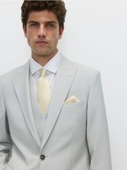 Marynarka slim fit z wełną - beżowy. Brązowe marynarki męskie Reserved, bez wzorów, z tkaniny. W wyprzedaży za 199.99 zł.
