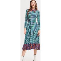 Wzorzysta sukienka - Wielobarwn. Sukienki damskie marki Reserved. Za 139.99 zł.