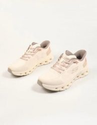 Buty sportowe Sneakersy damskie, Slip-Ins: Glide-Step Pro - Pure Motion. Brązowe obuwie sportowe damskie Skechers, bez wzorów, z materiału, trekkingowe. Za 499.99 zł.