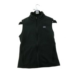 Second life - Kurtka polarowa damska o dopasowanym kroju - Jak nowy. Czarne kurtki damskie Patagonia, m, bez wzorów, z materiału, bez kaptura. Za 234.96 zł.