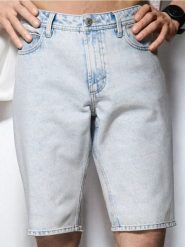 Szorty jeansowe regular - niebieski. Niebieskie szorty męskie Sinsay, m, bez wzorów, z jeansu. W wyprzedaży za 29.99 zł.