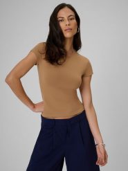 4F T-shirt slim gładki damski - brązowy XS. Brązowe t-shirty damskie 4f, xs, bez wzorów, z dzianiny, klasyczne, bez kołnierzyka. Za 59.99 zł.