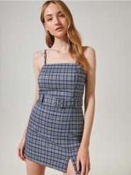 Sukienka mini - niebieski. Niebieskie sukienki damskie Sinsay, l, bez wzorów, bez kołnierzyka, bez ramiączek, mini. Za 59.99 zł.