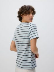 T-shirt regular z merceryzowanej bawełny - jasnoniebieski. Niebieskie t-shirty damskie Reserved, l, bez wzorów, z bawełny, bez kołnierzyka. W wyprzedaży za 49.99 zł.