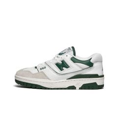 Buty do chodzenia dla dorosłych New Balance 550 White Green. Zielone obuwie sportowe damskie New Balance, bez wzorów, z materiału, do biegania. Za 768.95 zł.