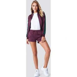 NA-KD Szorty sportowe - Purple. Czerwone szorty sportowe damskie NA-KD, z poliesteru. W wyprzedaży za 40.48 zł.