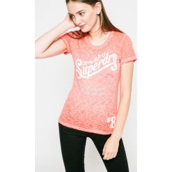 Superdry - Top. Szare topy damskie Superdry., z nadrukiem, z bawełny, z okrągłym kołnierzem, z krótkim rękawem. W wyprzedaży za 69.90 zł.
