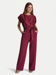 Swing Kombinezon 3AD00400 Bordowy Relaxed Fit. Czerwone sukienki damskie Swing, bez wzorów, z syntetyku, bez kołnierzyka, bez ramiączek. W wyprzedaży za 609.99 zł.