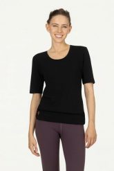 T-shirt damski Urban Goddess Kami. Czarne t-shirty damskie URBAN GODDESS, l, bez wzorów, z bawełny, eleganckie, bez kołnierzyka. Za 258.50 zł.