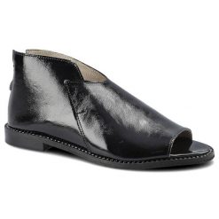 Sandaly damskie Dwunasty Shoes, ze skórzaną lakierowaną cholewką otwartym noskiem bocznymi wycięciami i niską podeszwą, czarne naplak, 3021. Czarne sandały damskie Dwunasty Shoes, bez wzorów, z lakierowanej skóry, bez obcasa, na płaskiej podeszwie, bez zapięcia. Za 229.00 zł.