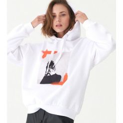 Bluza oversize z nadrukiem - Biały. Bluzy damskie marki House. Za 99.99 zł.