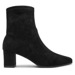 Botki Caprice. Czarne botki damskie Caprice, bez obcasa, na słupku, bez zapięcia. Za 249.99 zł.