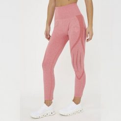 Legginsy fitness damskie leslie ciemnoróżowe. Czerwone legginsy damskie Legea, bez wzorów, z elastanu, na fitness i siłownię. W wyprzedaży za 97.00 zł.