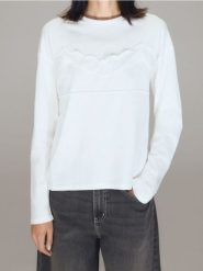 Bluzka z ozdobnym detalem - biały. Białe bluzki damskie Reserved, l, bez wzorów, z bawełny, bez kołnierzyka, bez ramiączek. Za 79.99 zł.