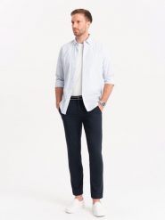 Męskie spodnie chino z ozdobną taśmą w pasie SLIM FIT – granatowe V2 - Rozmiar: S. Niebieskie spodnie materiałowe męskie Ombre Clothing, m, bez wzorów, z bawełny, casualowe. W wyprzedaży za 179.99 zł.