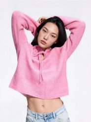 Sweter z domieszką wełny - brudny róż. Czerwone swetry damskie Reserved, l, bez wzorów, z dzianiny, bez kołnierzyka, bez ramiączek, bez kaptura. Za 119.99 zł.