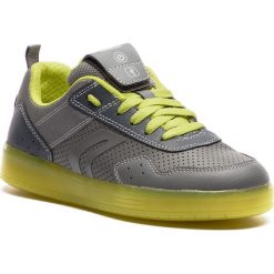Sneakersy GEOX - J Kommodor B. B J845PB 05411 C0666 D Grey/Lime. Półbuty chłopięce marki Geox. W wyprzedaży za 229.00 zł.