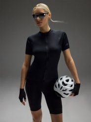 4F Legginsy kolarki rowerowe z żelową wkładką damskie - czarne S. Czarne szorty sportowe damskie 4f, l, bez wzorów, z dzianiny, sportowe, rowerowe. W wyprzedaży za 199.99 zł.