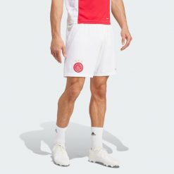 Szorty Ajax Amsterdam 24/25 Home. Białe krótkie spodenki sportowe męskie Adidas, l, bez wzorów, z materiału, do piłki nożnej. W wyprzedaży za 159.20 zł.