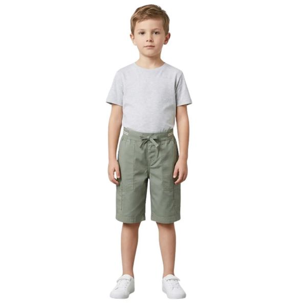 Spodenki chłopięce Lacoste. Zielone szorty dla chłopców Lacoste, na lato, z aplikacjami, z bawełny, eleganckie. Za 117.00 zł.