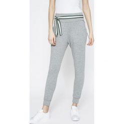 Answear - Spodnie Sporty Fusion. Spodnie materiałowe damskie marki ANSWEAR. W wyprzedaży za 69.90 zł.
