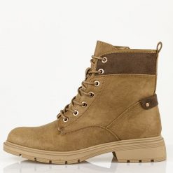 Beżowe botki damskie M.Daszyński 2501-3. Brązowe botki damskie M.Daszyński, na jesień, z jeansu, z okrągłym noskiem, bez obcasa, na obcasie, bez zapięcia. Za 199.00 zł.