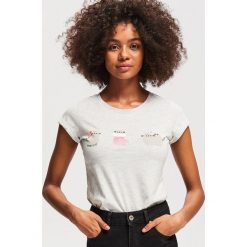 T-shirt z nadrukiem Pusheen - Jasny szar. Szare t-shirty damskie Reserved, z nadrukiem. Za 29.99 zł.