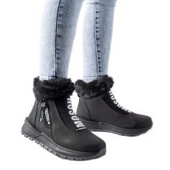 Czarne ocieplane wysokie sneakersy Oneglia. Czarne botki damskie na zimę, z dresówki, eleganckie, z okrągłym noskiem, bez obcasa, bez zapięcia. Za 129.23 zł.