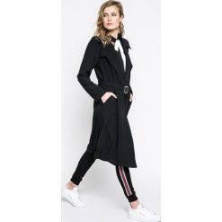 Answear - Płaszcz Sporty Fusion. Czarne kurtki damskie ANSWEAR, l, bez wzorów, z materiału, bez kaptura. W wyprzedaży za 89.90 zł.