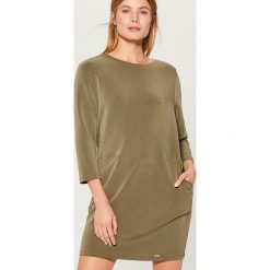 Sukienka oversize z kieszeniami - Khaki. Sukienki damskie marki Mohito. Za 99.99 zł.