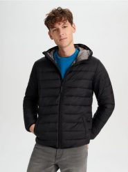 Kurtka puffer z kapturem - czarny. Czarne kurtki męskie Sinsay, l, bez wzorów, klasyczne, z kapturem. Za 89.99 zł.