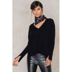 By Malene Birger Sweter Accina - Black. Czarne swetry damskie marki By Malene Birger, bez wzorów, z kaszmiru, bez kołnierzyka, bez ramiączek. W wyprzedaży za 364.47 zł.