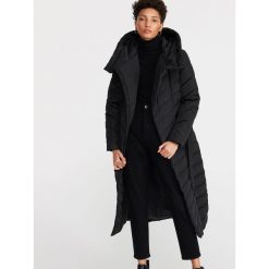 Długi pikowany Płaszcz - Czarny. Czarne płaszcze damskie Reserved, bez wzorów, długie, bez kaptura. Za 249.99 zł.