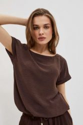 Koszulowa bluzka z wiązaniem w pasie. Bluzki damskie MOODO, bez wzorów, z poliesteru, bez kołnierzyka, bez ramiączek. W wyprzedaży za 39.99 zł.