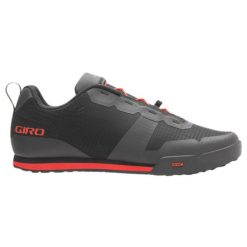 Buty kolarskie męskie Giro Tracker Fastlace. Czarne buty sportowe męskie GIRO, bez zapięcia, rowerowe. W wyprzedaży za 391.10 zł.