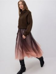 Tiulowa spódnica midi - bordowy. Czerwone spódnice damskie Reserved, l, bez wzorów, z dzianiny, midi, rozkloszowane. W wyprzedaży za 49.99 zł.